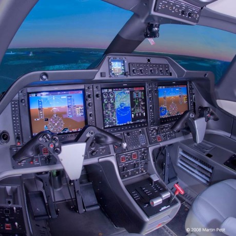 Cockpit d’un Phenom 100